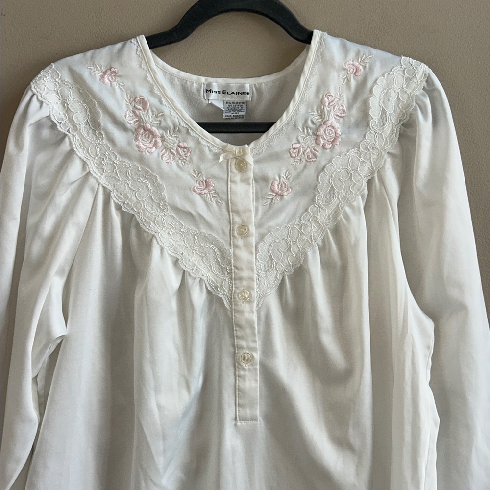 Miss Elaine White Embroidered Nightgown Size Medium